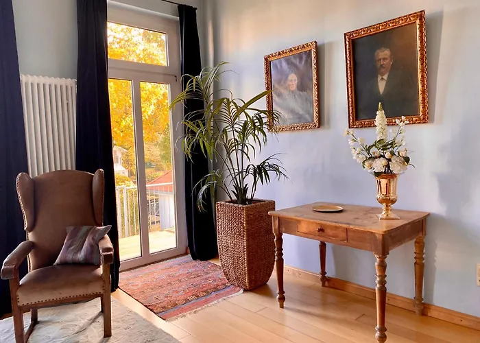 Ruhige Wohnung In Zentral Gelegener Gruenderzeitvilla
