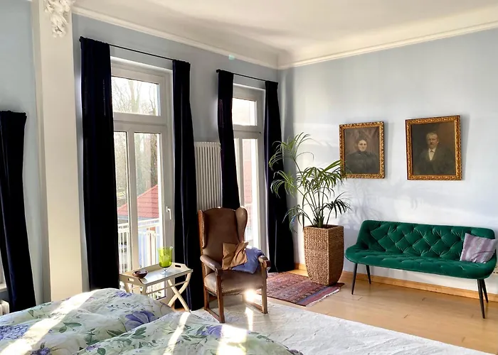 Ruhige Wohnung In Zentral Gelegener Gruenderzeitvilla