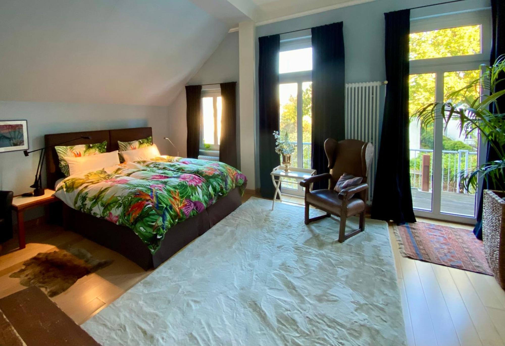 Apartment Ruhige In Zentral Gelegener Gruenderzeitvilla